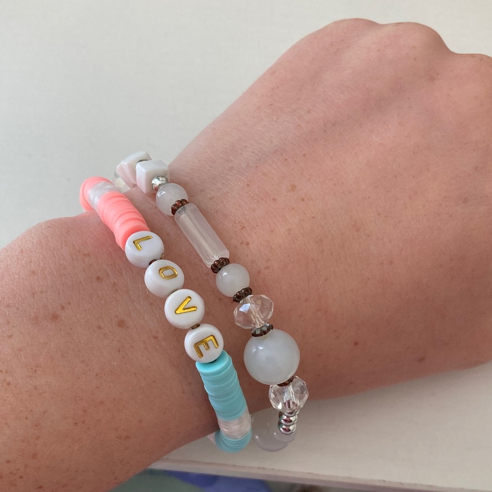 Pretty Women’s Beaded Bracelet Love - Picture 5 of 5